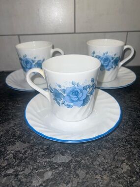 Set of 3 Corelle/Corning Blue Velvet Tea/Coffee  Cup and Saucer Set. Exc cond